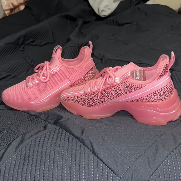 Maxima R Steve Madden Tennis Shoes - Picture 2 of 9